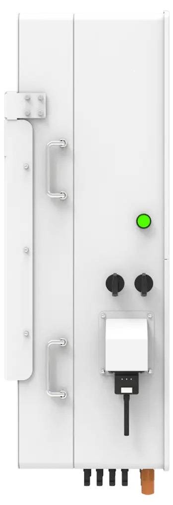 Industrielles Elektrosteuerschrank mit zwei schwarzen Drehknöpfen, einer grünen Anzeigelampe und einem abgedeckten Schalter, von vorne betrachtet