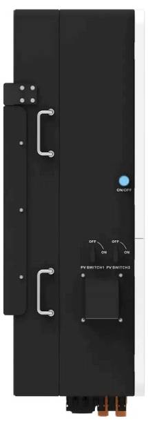 Schwarzes elektrisches Schaltschrank mit zwei Metallgriffen, einem blauen EIN-/AUS-Knopf und beschrifteten PV-Schalter-Indikatoren und Anschlüssen am unteren Ende.