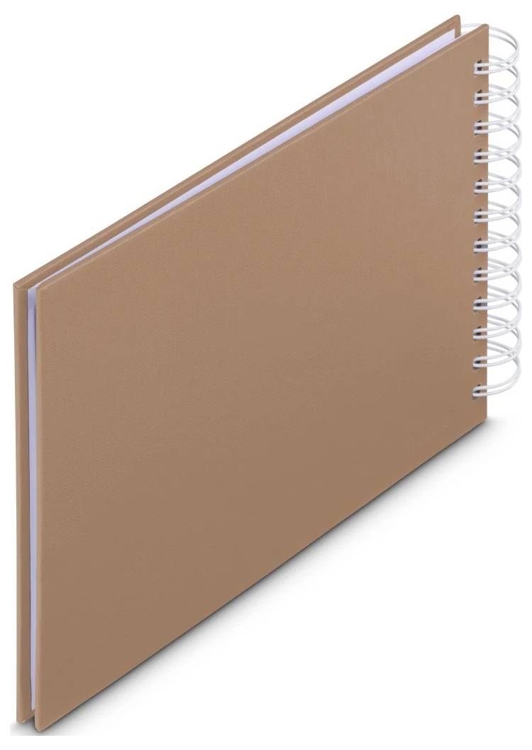 Braunes spiralgebundenes Notizbuch mit leerem Umschlag, schräg auf weißem Hintergrund dargestellt.