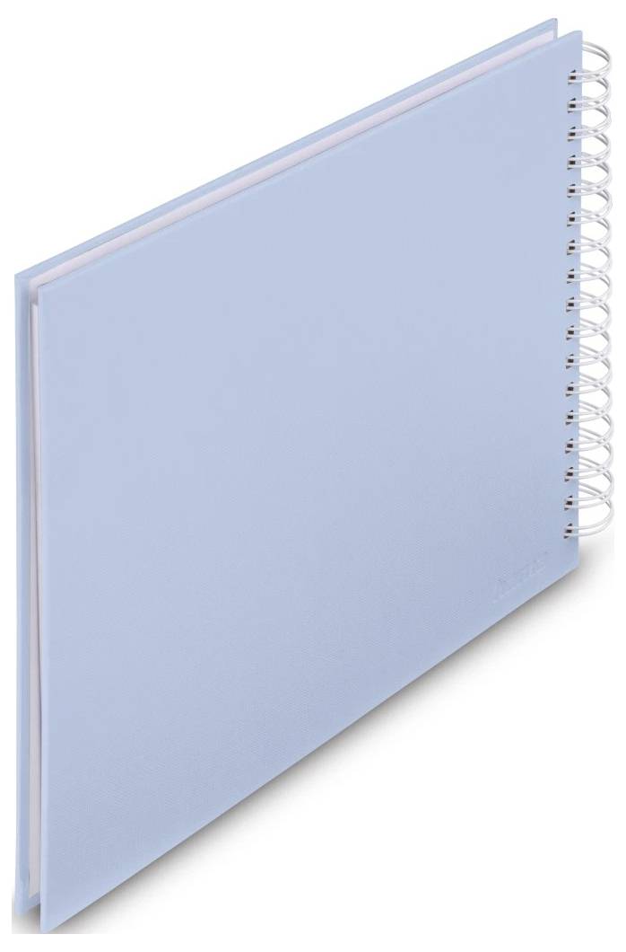 Hellblues spiralgebundenes Notizbuch oder Skizzenbuch mit unbeschichtetem Umschlag auf weißem Hintergrund.