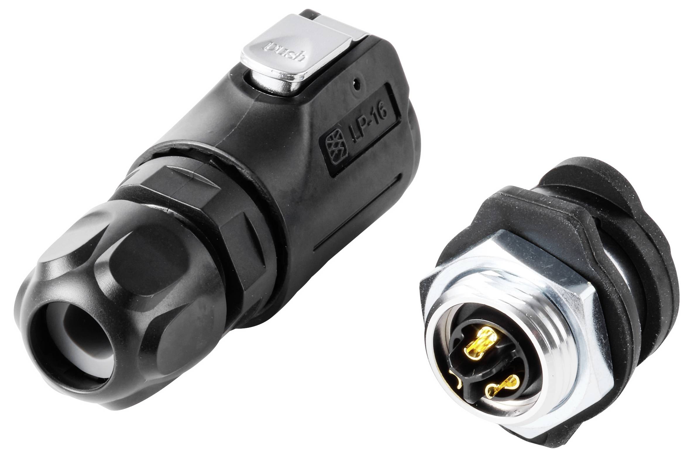 Zwei schwarze Stromkabelstecker mit Schutzkappe, ein Stecker und eine Einbausteckdose, auf weißem Hintergrund gezeigt.