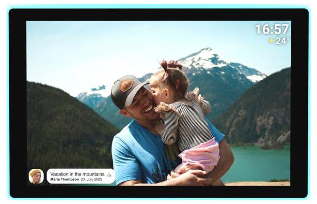 Tablet-Bildschirm mit einem lächelnden Mann, der ein Kind vor einer Bergseenlandschaft hält; Overlay-Text liest „Urlaub in den Bergen