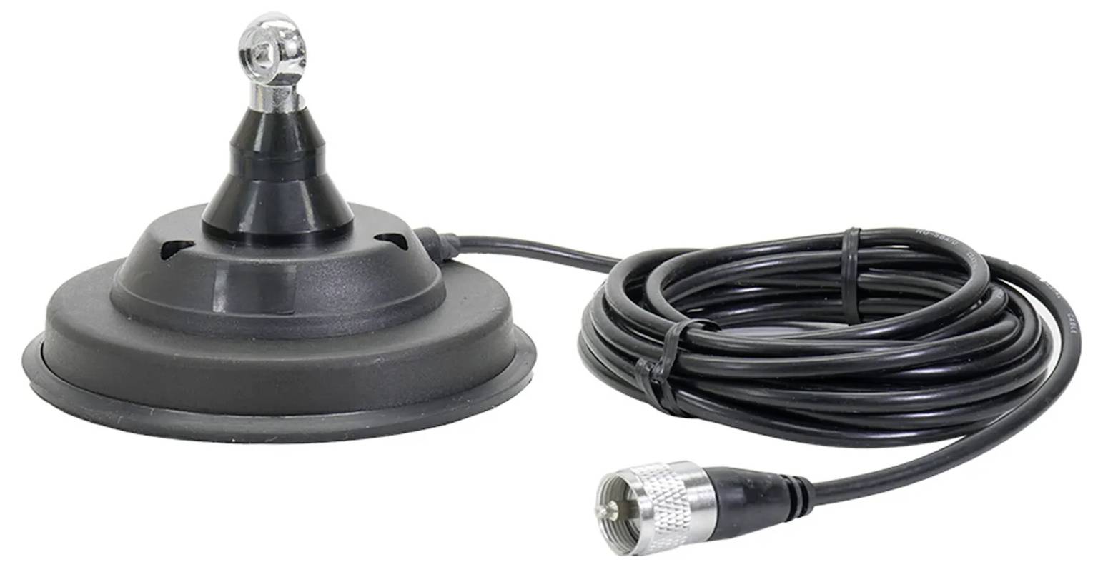 Magnetische Antennenbasis mit einer kleinen Antenne mit Glaspitze und Spiralkabel mit Stecker am Ende.