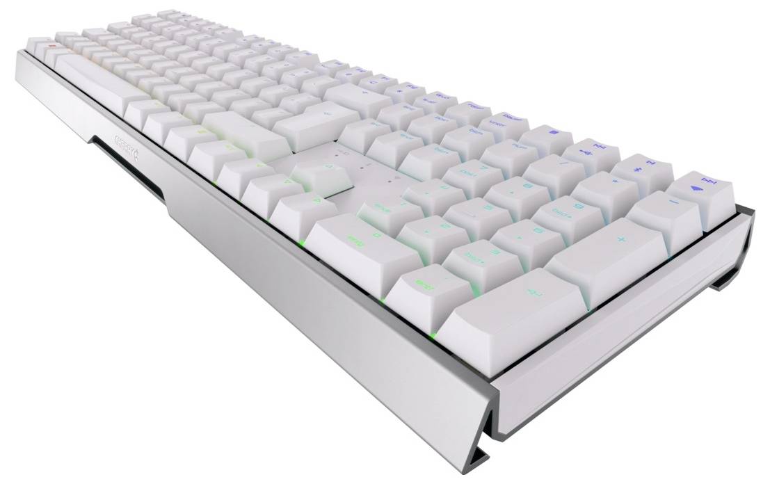 Schrägansicht einer weißen mechanischen Tastatur mit flachen Tastenköpfen und einem silbernen Gehäuse auf einem einfachen weißen Hintergrund.