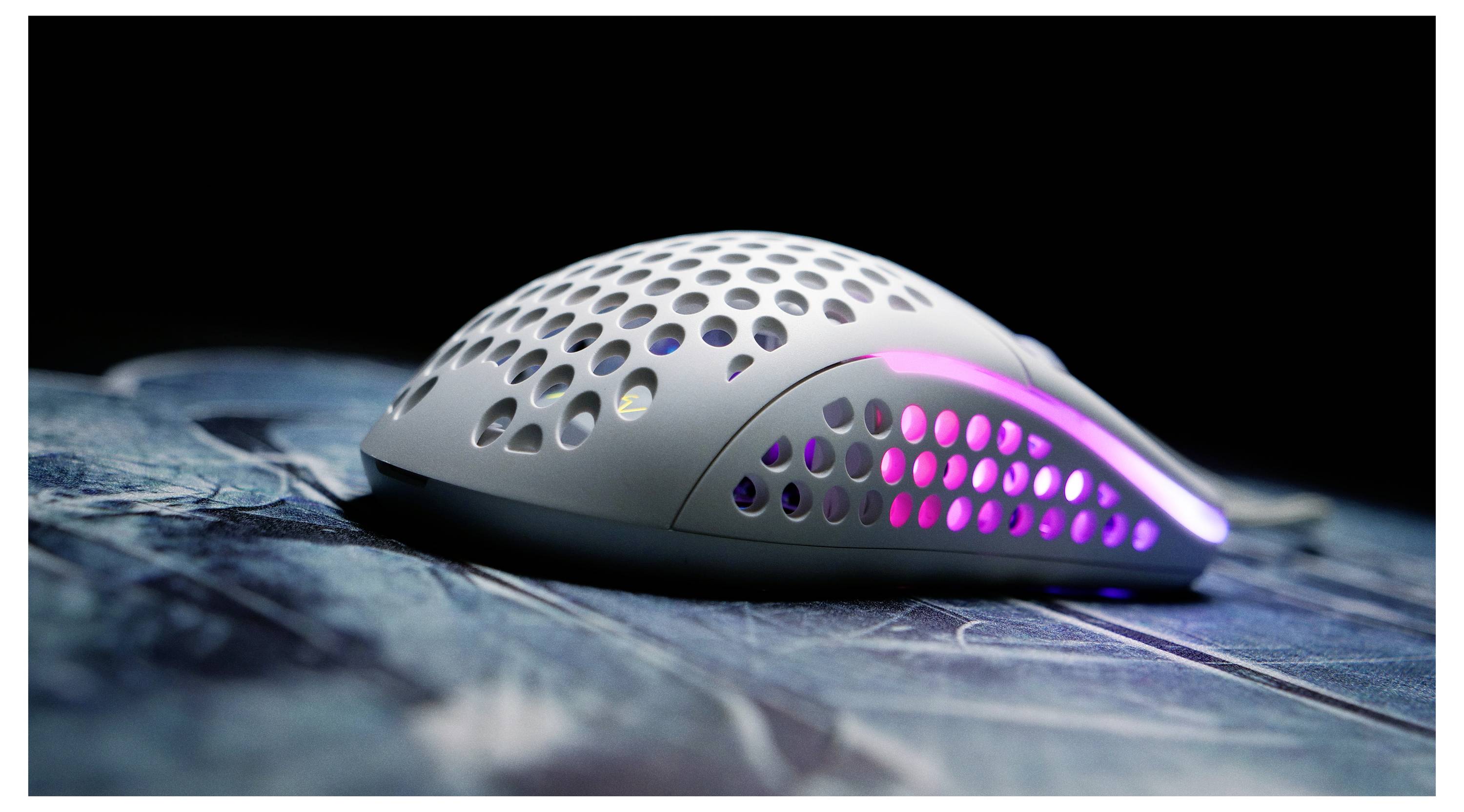 Cherry XTRFY M42 RGB Maus Ohne (Ansteuerung über Computer) Weiß