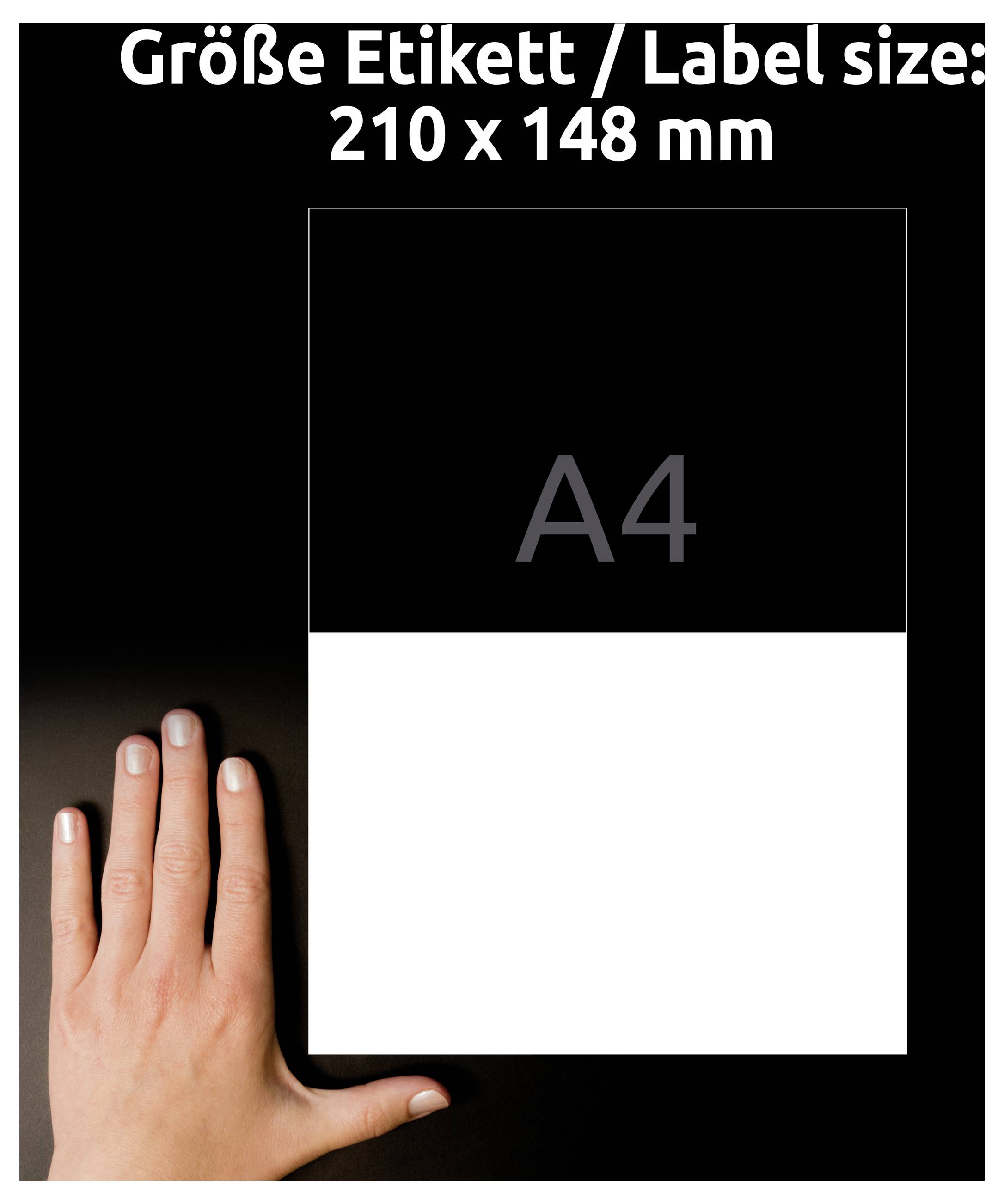 Vergleichsbild für Etikettengröße: A4-Label mit Maßangabe '210 x 148 mm', neben einer Hand als Größenreferenz.