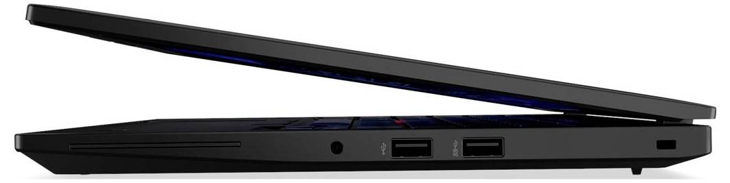Seitenansicht eines schlanken schwarzen Laptops geschlossen oder fast geschlossen, die das dünne Profil, das Scharnier und die Anschlüsse auf der linken Seite auf weißem Hintergrund zeigt.