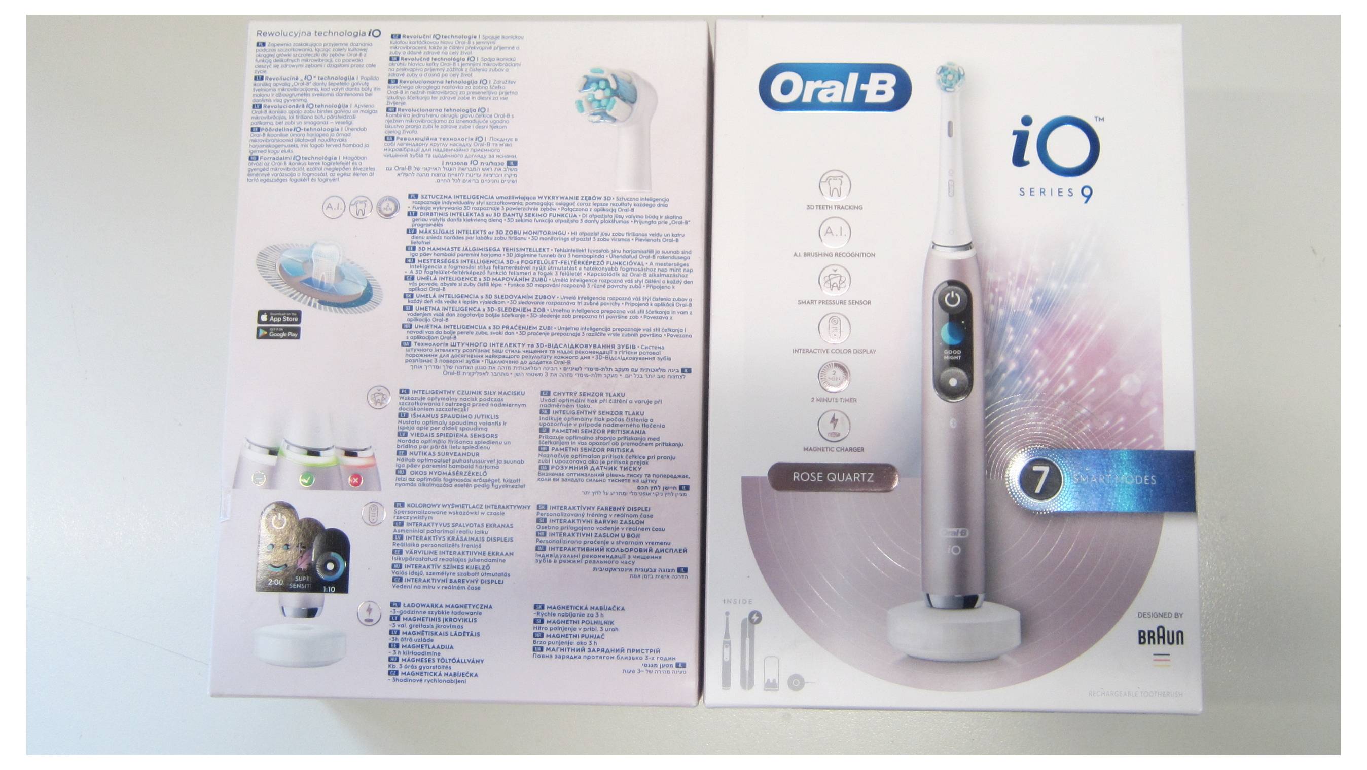 Oral-B iO Serie 9 Elektrozahnbürste Verpackung, auf der die Zahnbürste, die Ladebasis, die Funktionen und Produktinformationen auf der Schachtel zu sehen sind.