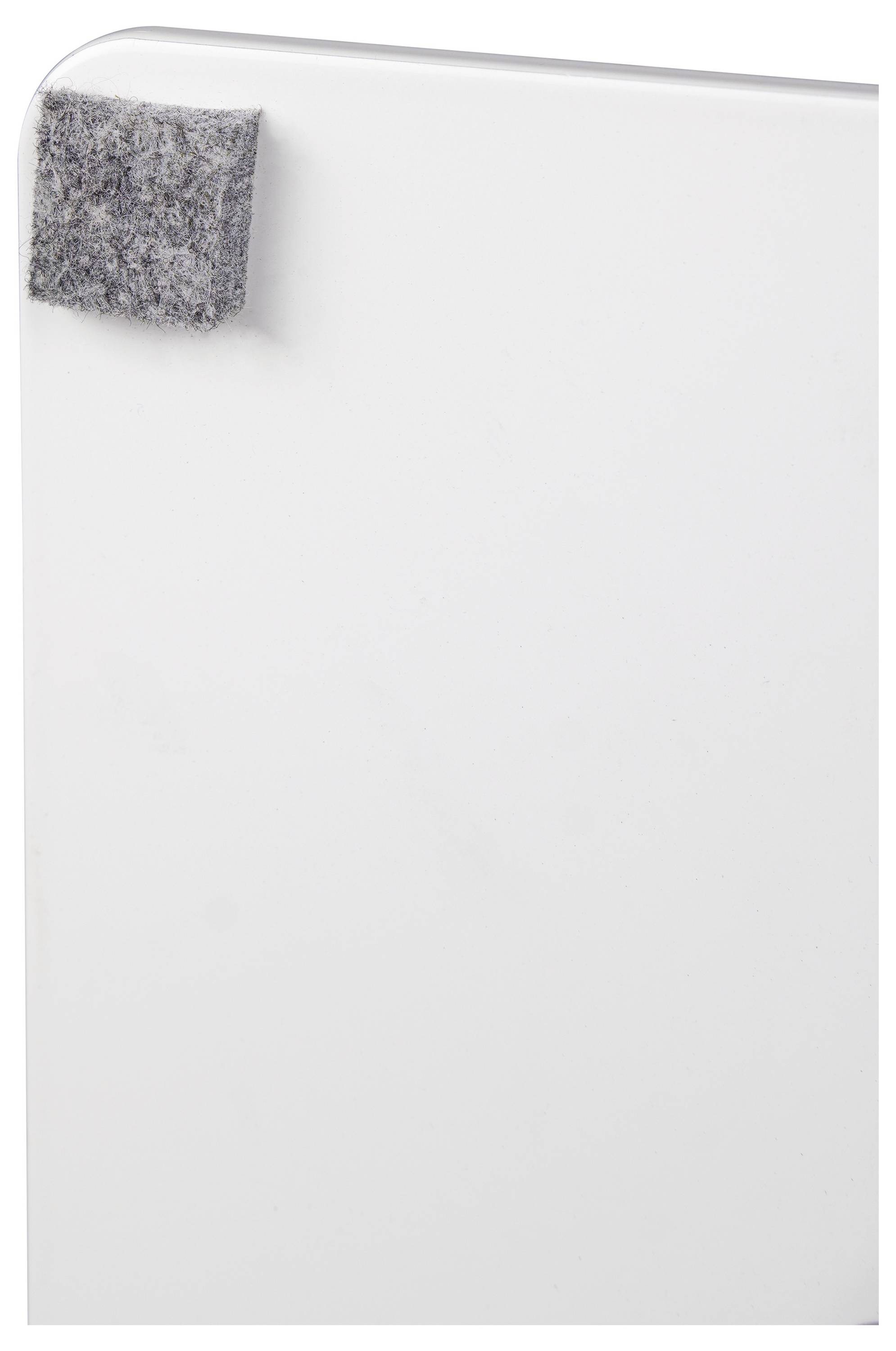 Weiße Tafel oder Kühlschranktür mit einem kleinen grauen Filzpad, das an der oberen linken Ecke befestigt ist.