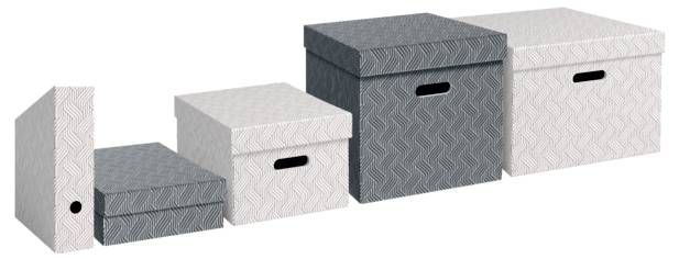 Fünf dekorative Aufbewahrungsboxen in unterschiedlichen Größen und Farben, angeordnet von der kleinsten zur größten auf weißem Hintergrund.