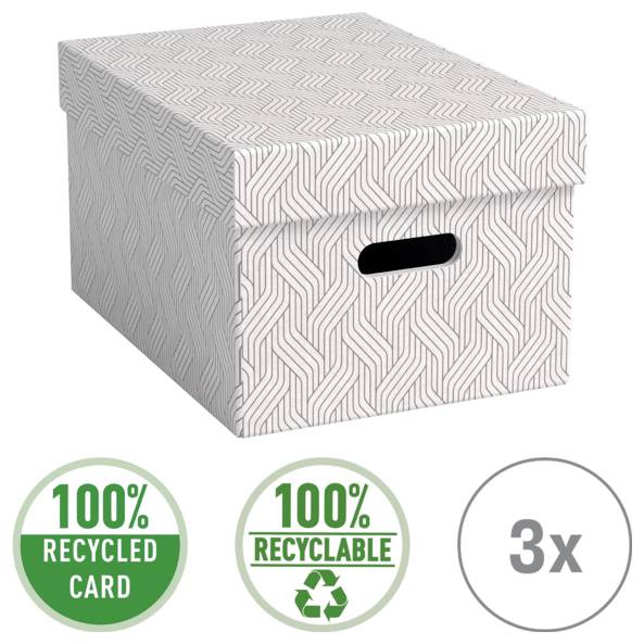 Bedruckte Papplagerschachtel mit Griffloch, darüber Abzeichen mit den Aufschriften „100% recycelter Karton