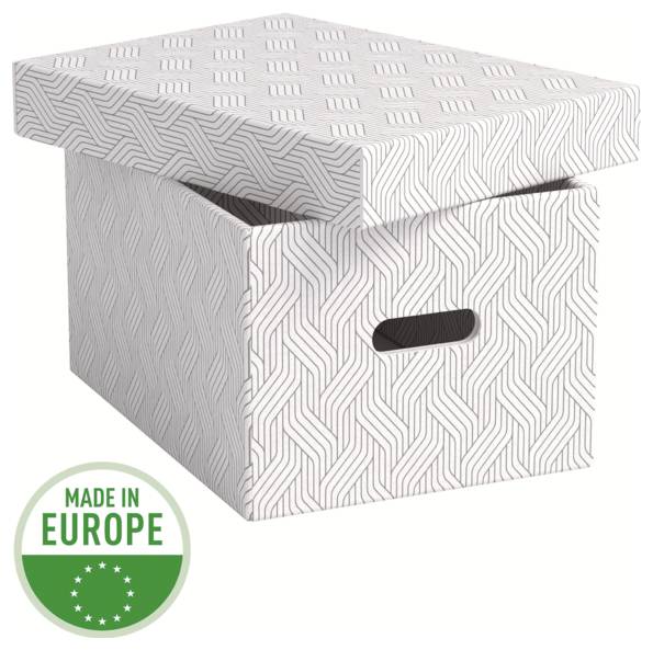 Weiße Aufbewahrungsbox mit Muster, Deckel und Griffaussparung, mit grünem Etikett mit der Aufschrift „Made in Europe