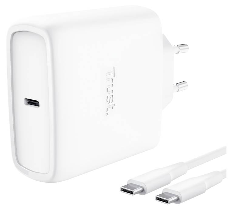 White Trust USB-C Wandladegerät mit zweipoligem Stecker und zwei USB-C-Kabeln auf weißem Hintergrund dargestellt.