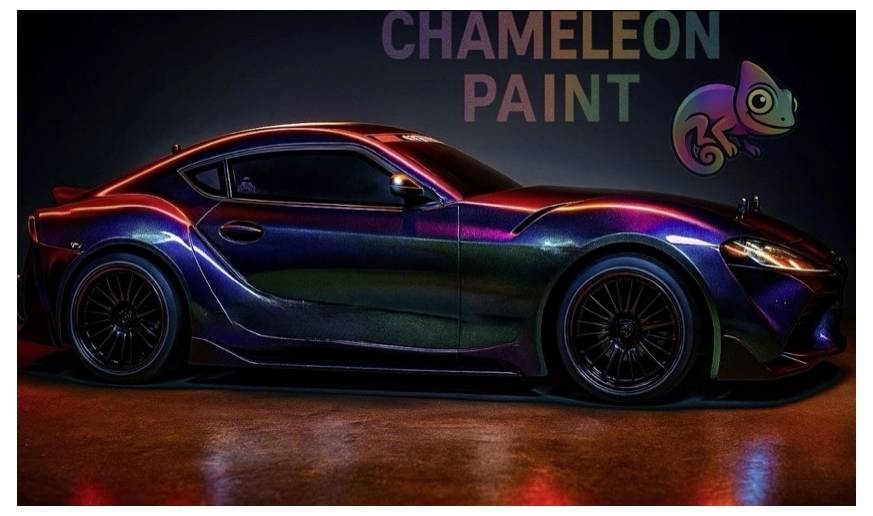 Sportwagen mit schillerndem Chamäleon-Lack unter Neonbeleuchtung, beschriftet mit „CHAMELEON PAINT