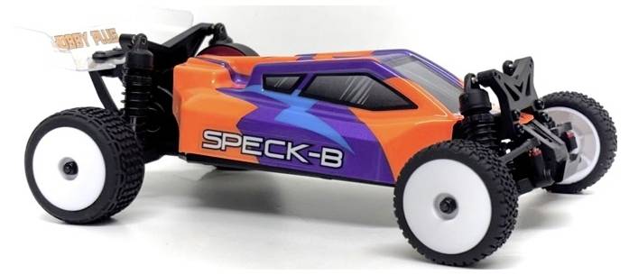 Orange und violetter Speck-B Ferngesteuerte Buggy mit weißen Rädern auf weißem Hintergrund.