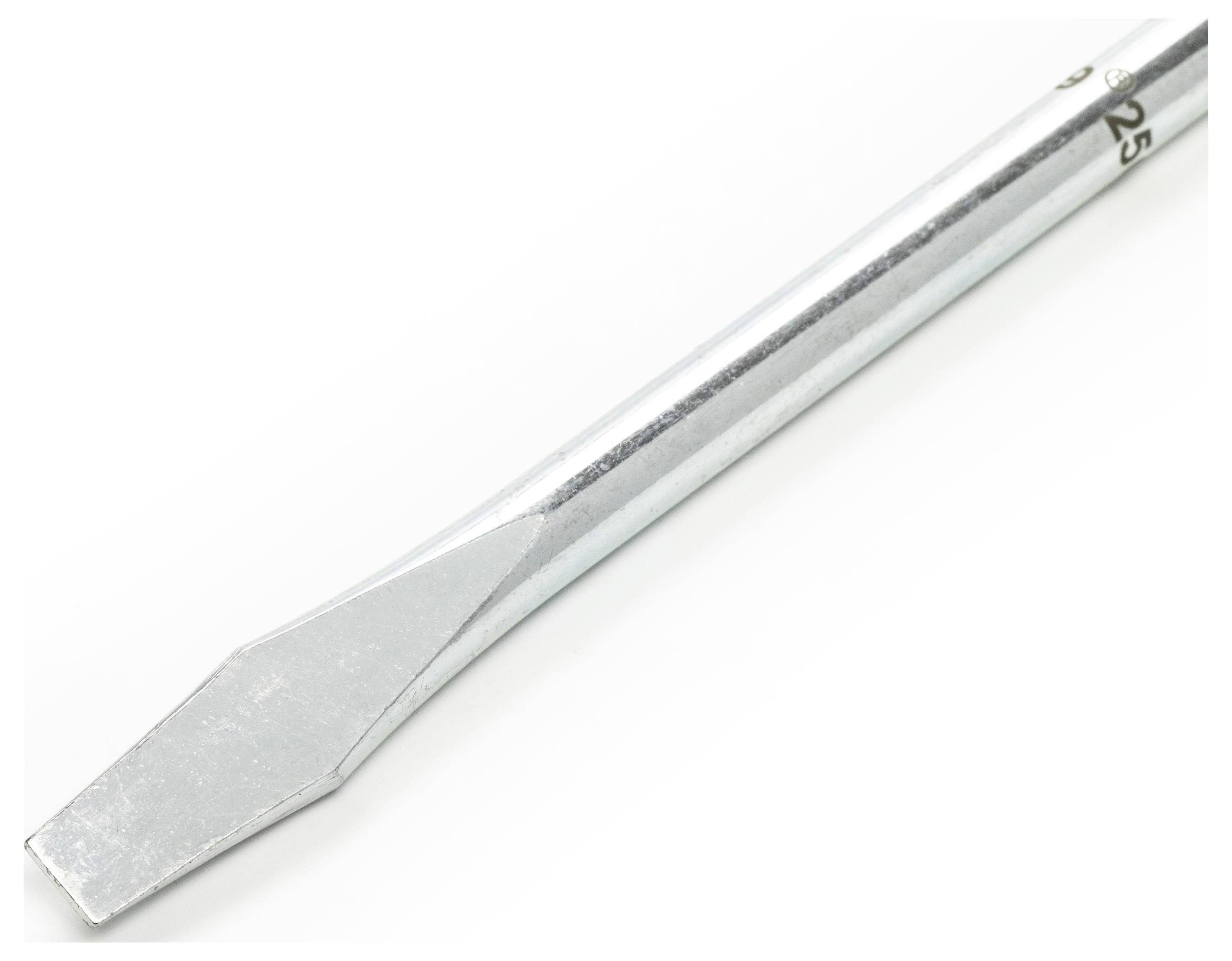 Schwarzes Metallkabel mit einem silbernen Stecker oder Anschlussende, isoliert auf weißem Hintergrund.