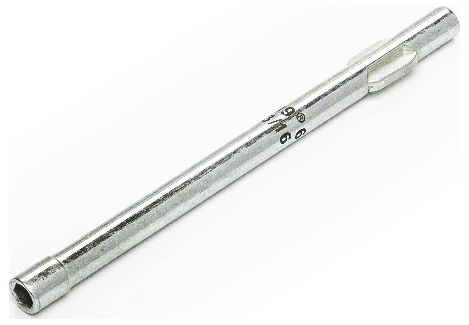 Ein kleiner Schraubendreher mit gelbem Griff oder ein Antriebswerkzeug mit Metallschaft, zentriert auf einem schlichten weißen Hintergrund.