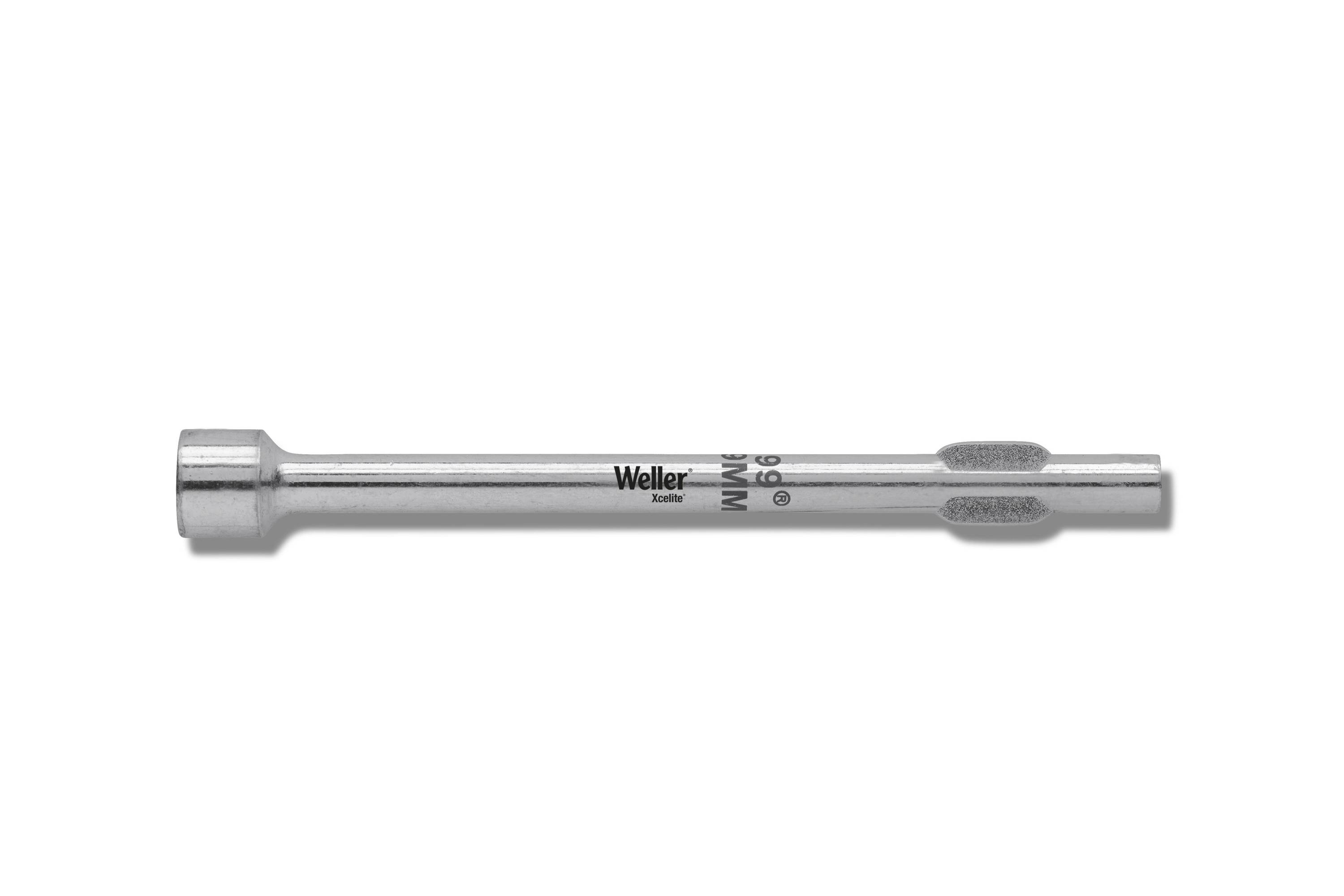Ein silbernes Metallzubehör für Weller-Werkzeuge, horizontal auf einem einfachen weißen Hintergrund gezeigt.