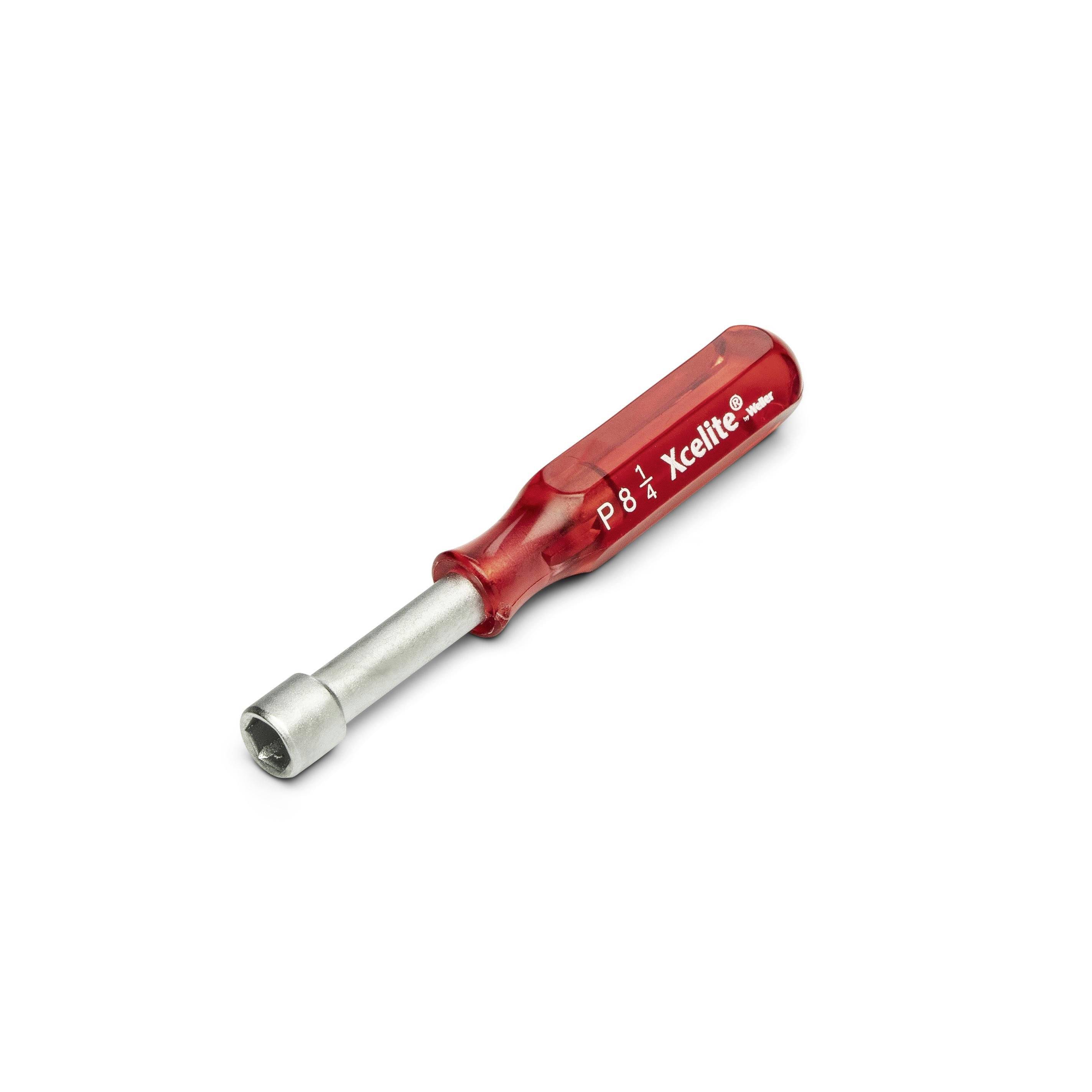 Schwarzes Trust USB-C-Ladegerät mit zwei angebrachten Kabeln und zweipoliger Steckdose auf weißem Hintergrund.