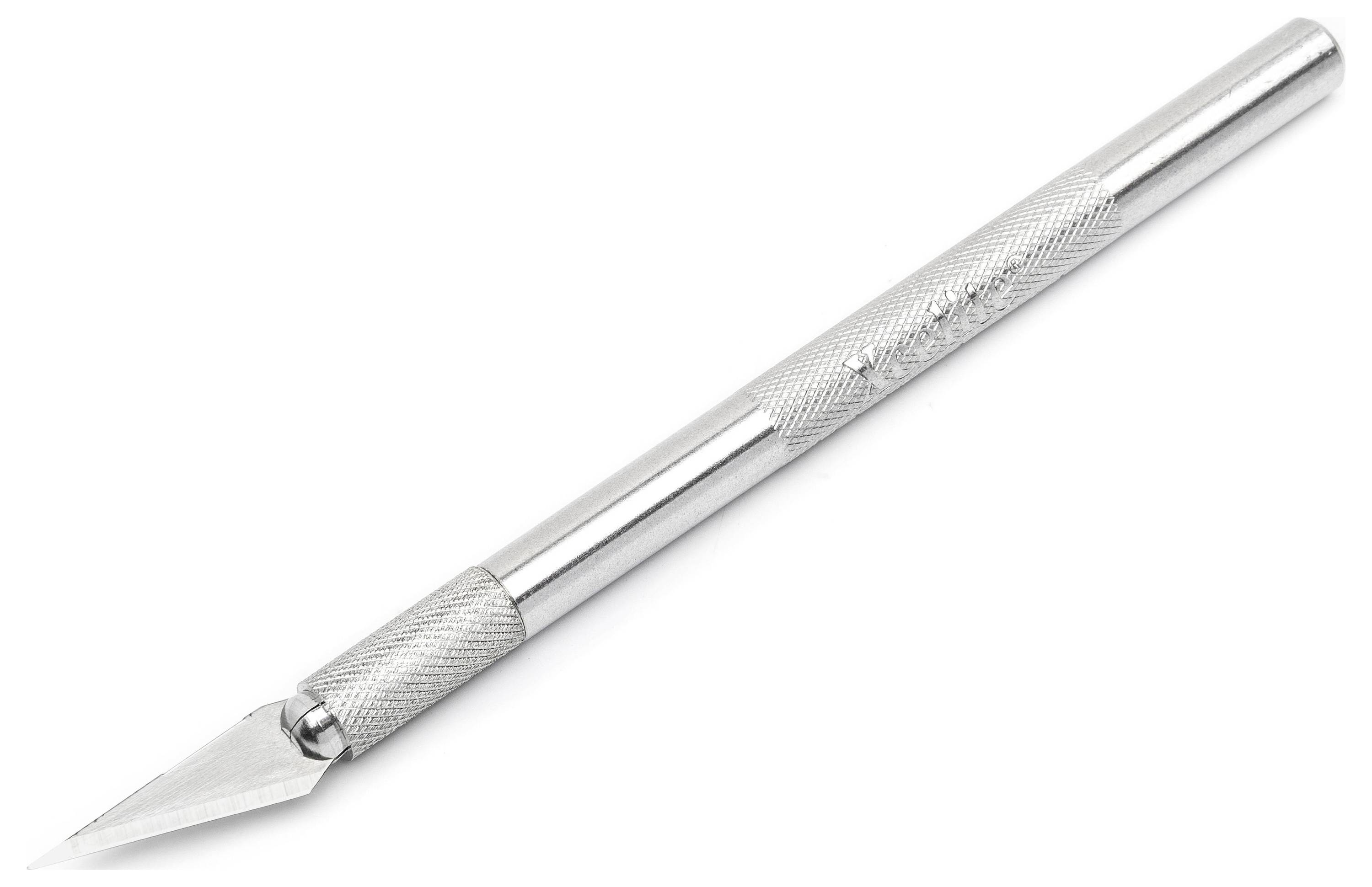 Ein silbernes Präzisions-Handwerk-Messer mit spitzer Klinge und gerilltem Griff, diagonal auf weißem Hintergrund dargestellt.