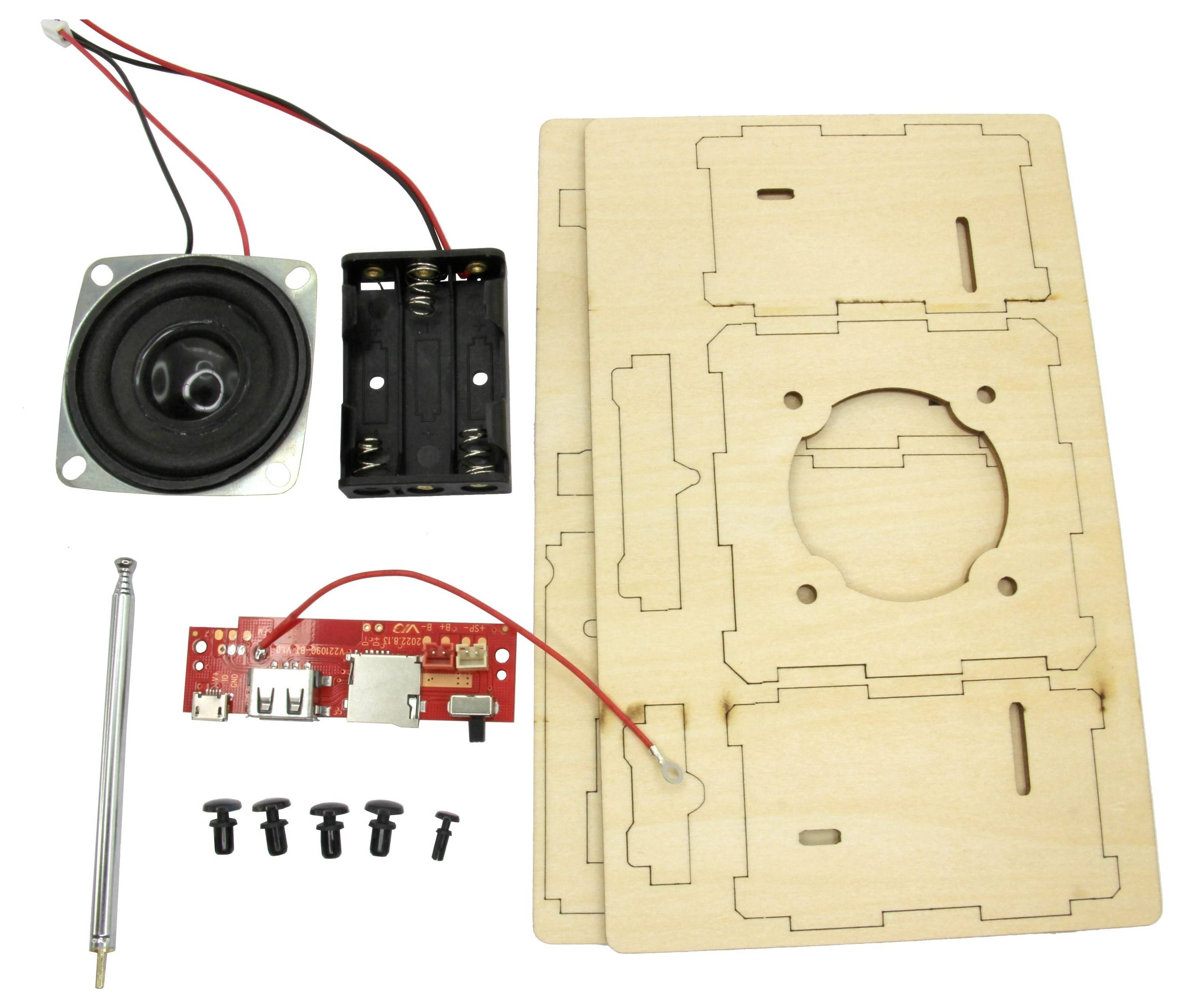 Teile für ein DIY-Elektronik-Lautsprecher-Projekt: Lautsprecher, Batteriehalter, USB-Schaltplatine, Schrauben, Stange, Kabel und lasergeschnittene Holzgehäusepaneele.
