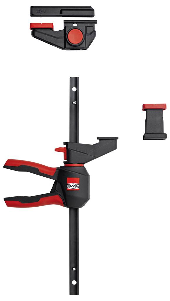 Schwarze und rote Bessey-Schraubzwinge mit austauschbaren Backenteilen in zusammengebauter und zerlegter Ansicht.