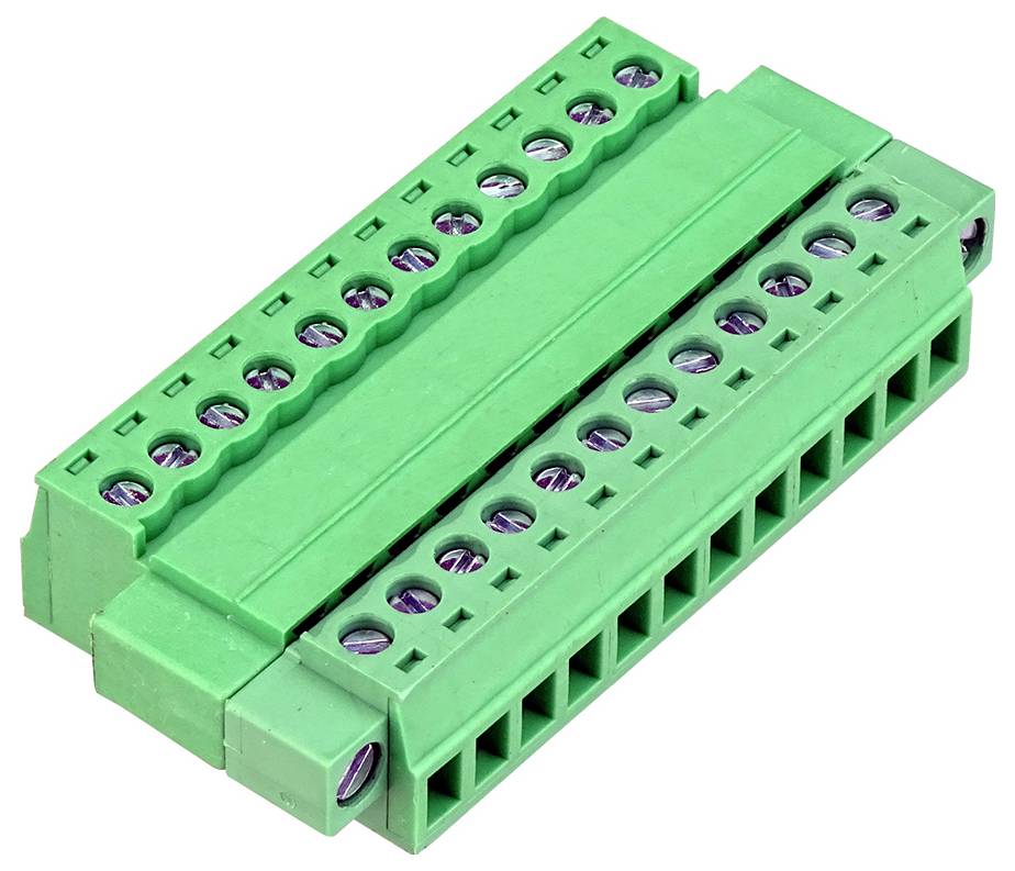 Grüner steckbarer Klemmblock-Stecker mit Schraubklemmen, isoliert auf weißem Hintergrund dargestellt.