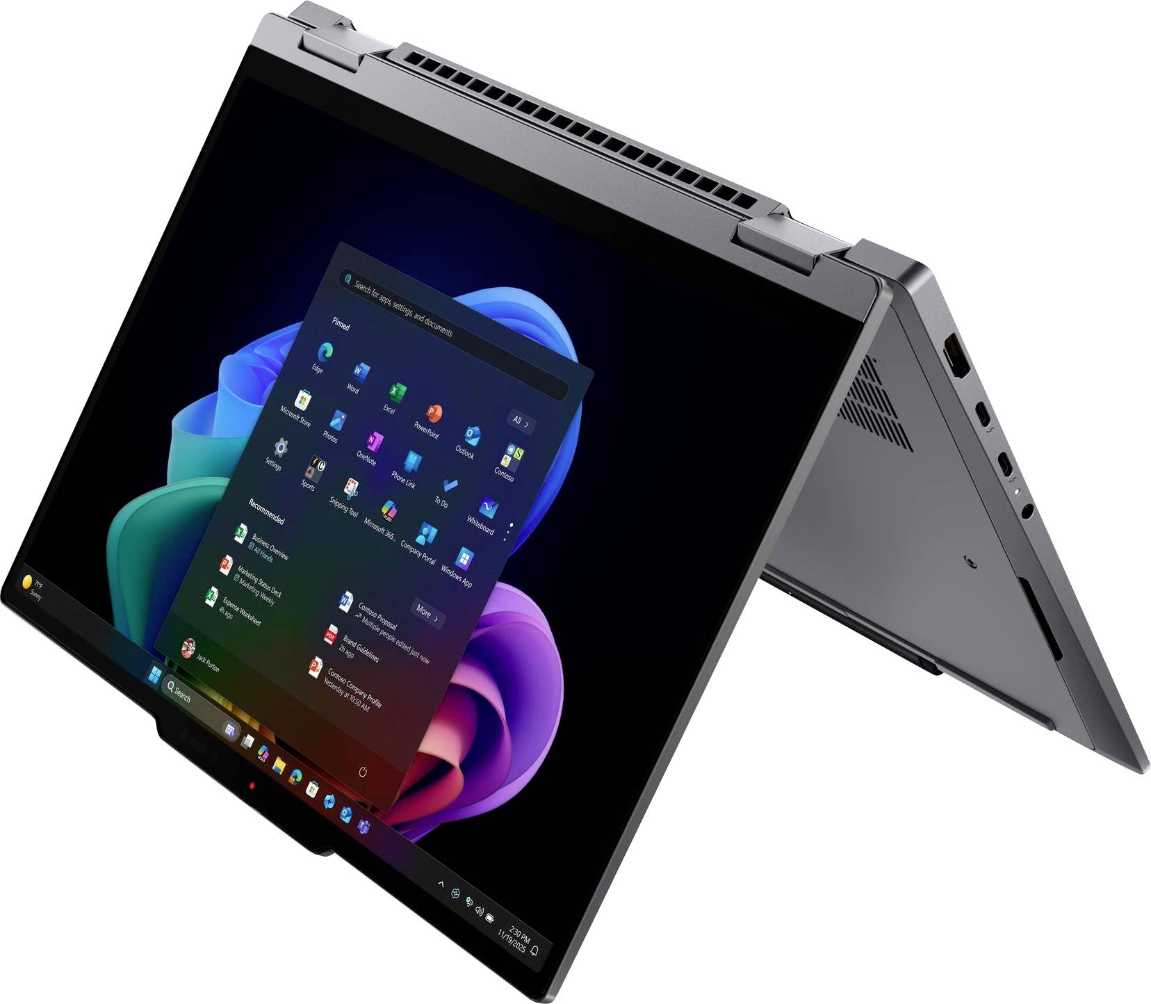 Ein 2-in-1-Laptop im Zeltmodus mit Windows-Desktop auf einem Touchscreen-Display, mit sichtbaren Anschlüssen und Tastatur auf der eingeklappten Basis.