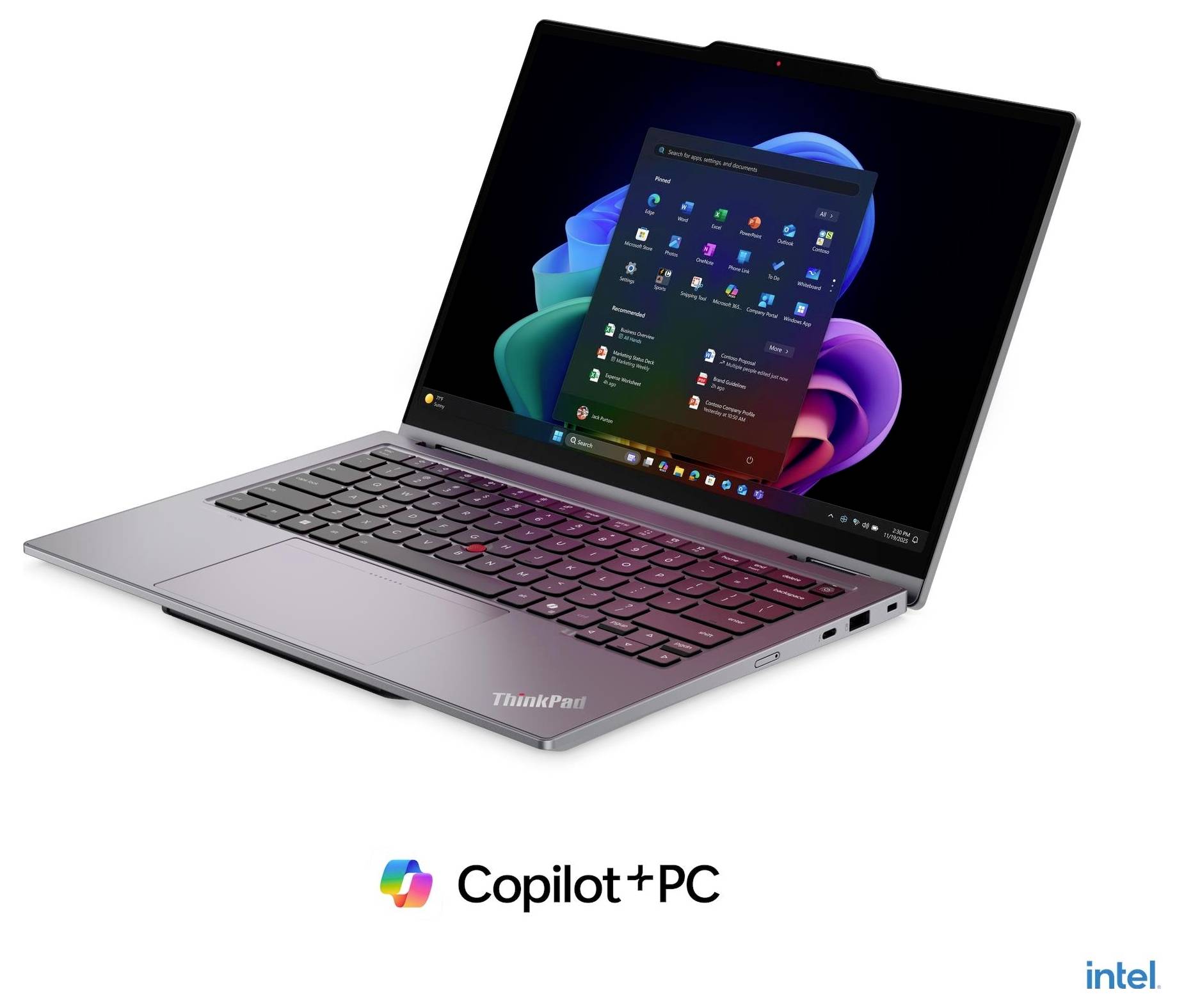 Seitenansicht eines dünnen Laptops mit weitgehend geschlossenem Bildschirm, dargestellt auf weißem Hintergrund mit einem Copilot+ PC-Logo darunter.