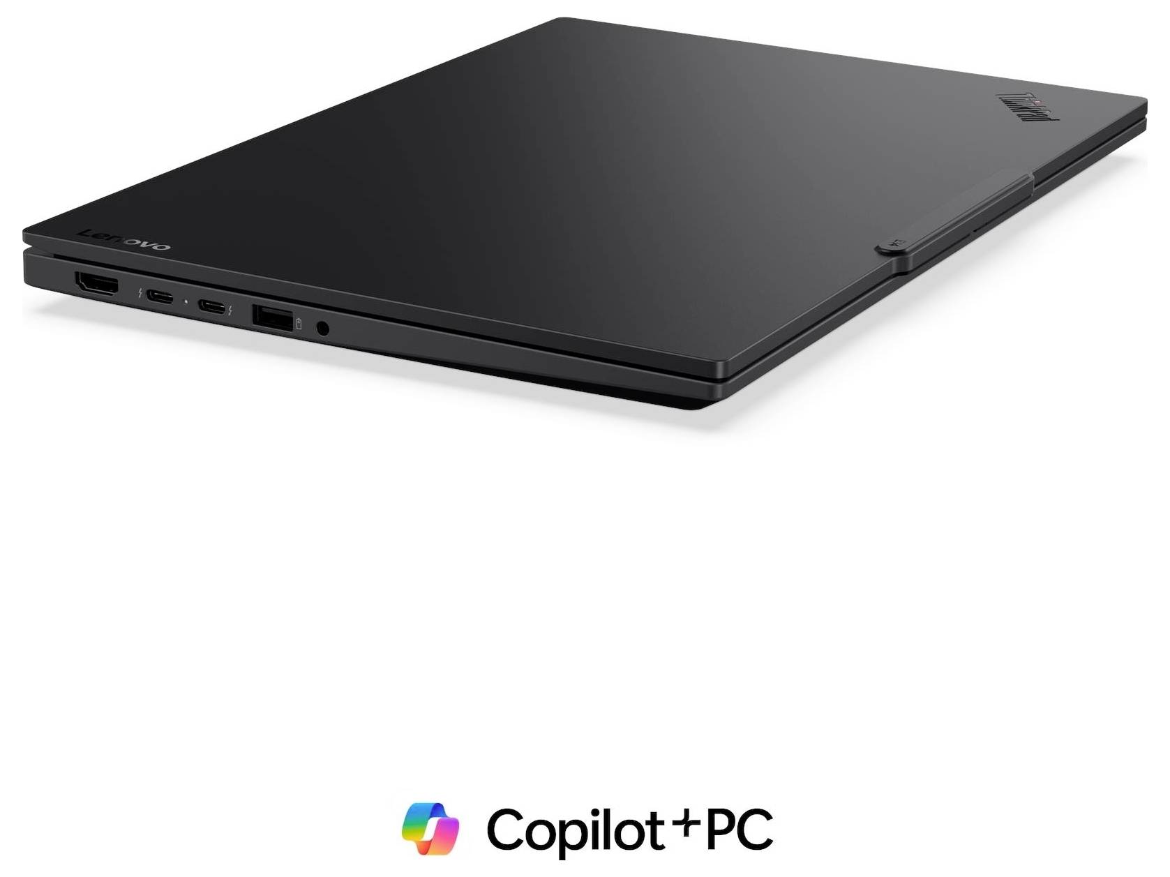 Schwarzer Laptop mit Copilot+ PC Logo auf weißem Hintergrund, geschlossen in einer produktstilisierten Abbildung dargestellt.