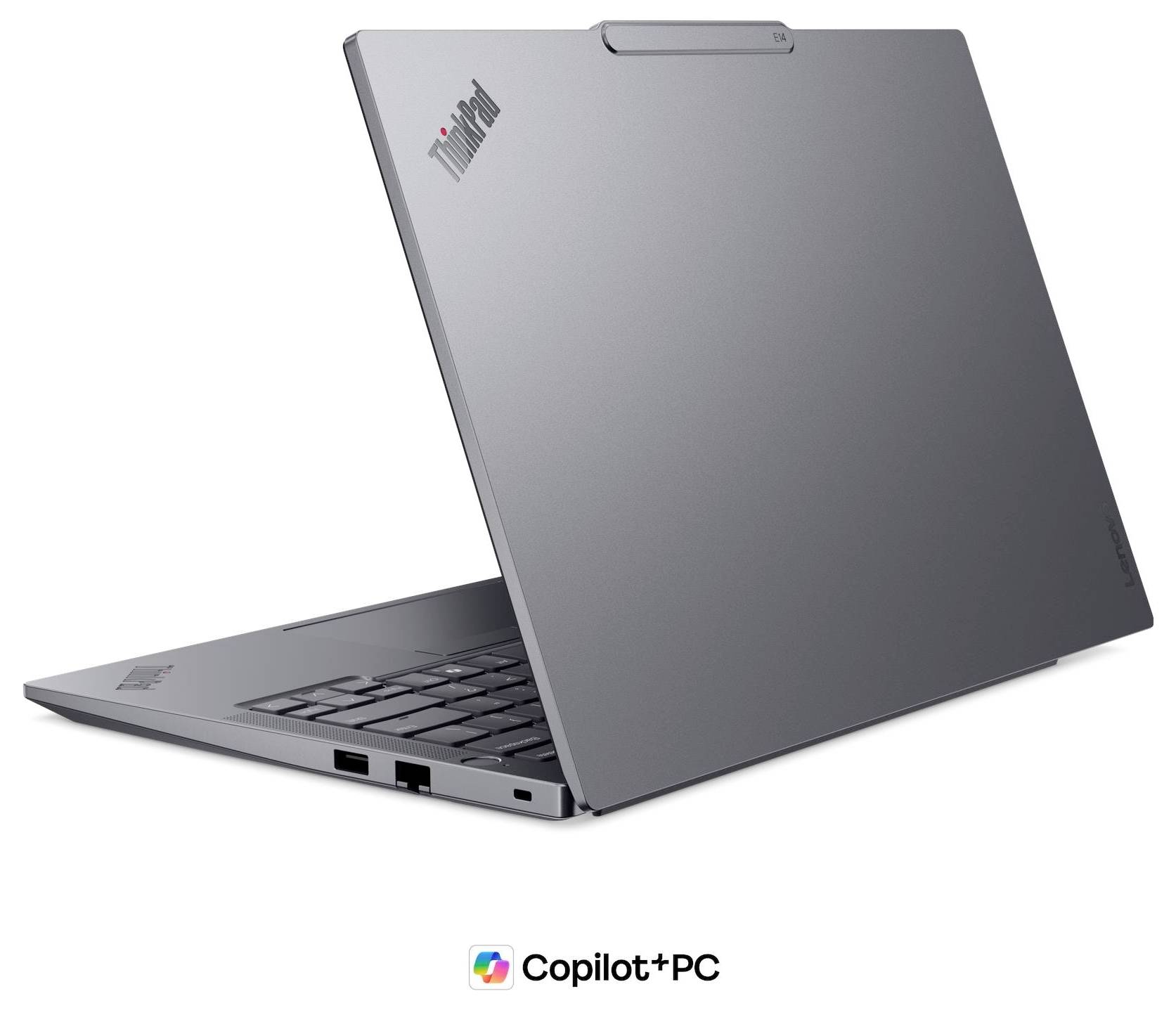 Silberner ThinkPad-Laptop in geschlossenem Zustand in Schrägansicht auf weißem Hintergrund, mit „Copilot+PC