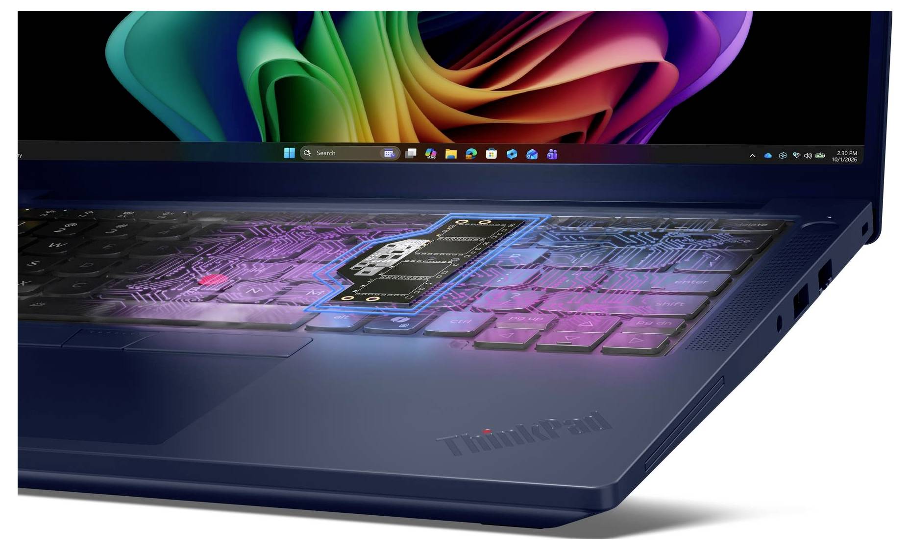 Schwarzer Laptop in Profilansicht mit im rechten Winkel geöffnetem Bildschirm, darunter mit 
