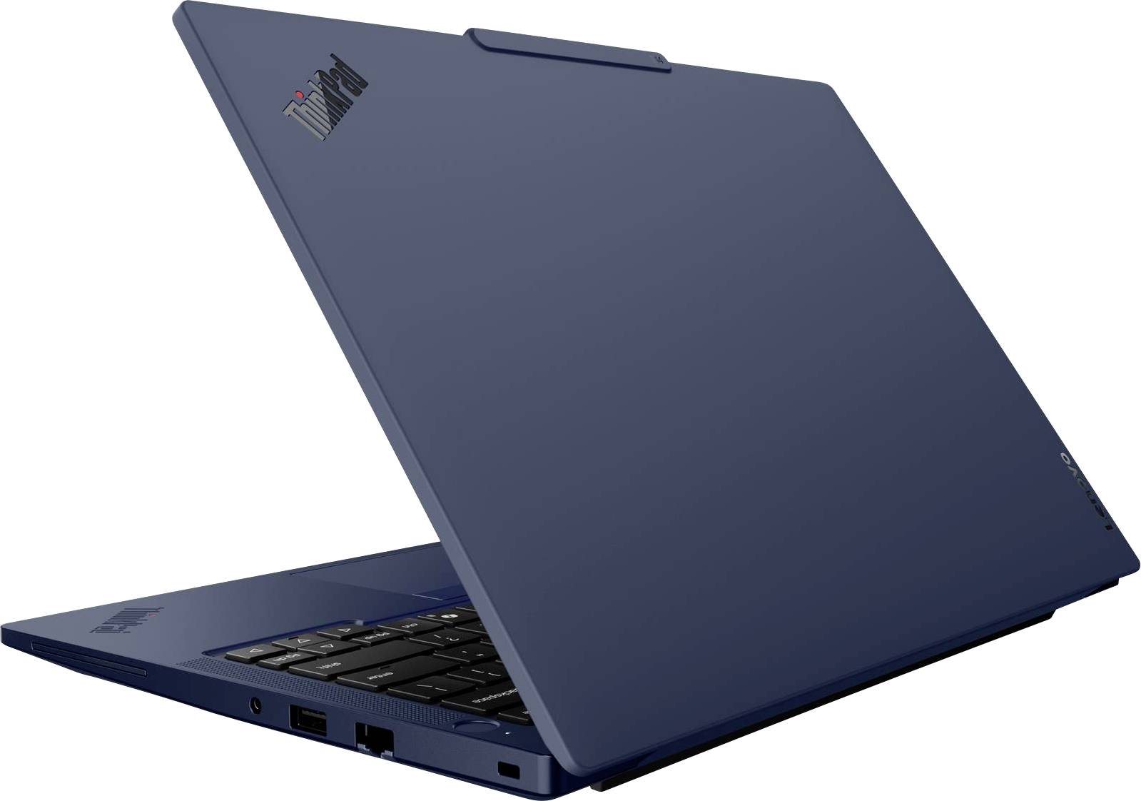 Blauer Laptop, teilweise geöffnet auf weißem Hintergrund gezeigt, mit sichtbarer Tastatur und seitlichen Anschlüssen.