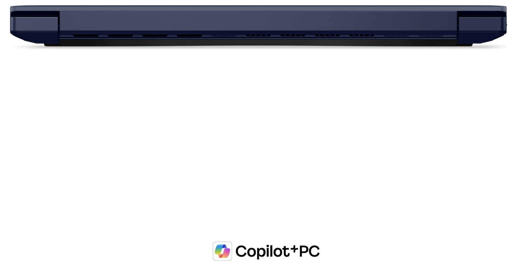 Seitenansicht eines geschlossenen dunkelblauem Laptops mit Copilot+ PC Logo darunter auf weißem Hintergrund