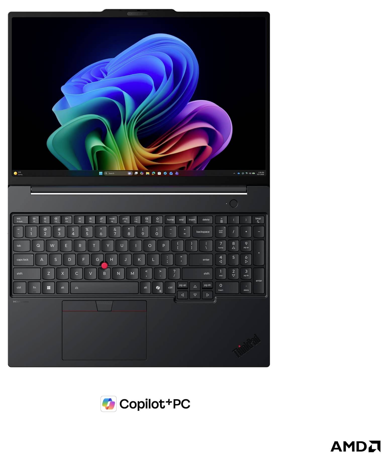 Schwarzer Lenovo ThinkPad-Laptop, der offen mit Windows 11 auf dem Bildschirm angezeigt wird, Tastatur und Touchpad sichtbar; Copilot+ PC- und AMD-Logos darunter.