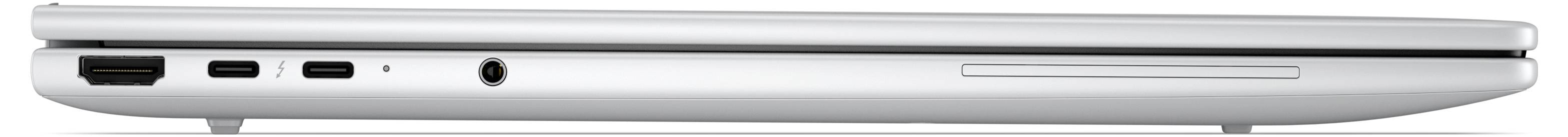 Seitenansicht eines geschlossenen silbernen Laptops, das seine Vorderkante mit USB-C-Anschluss, Kopfhörerbuchse und Lüftungsöffnung zeigt.
