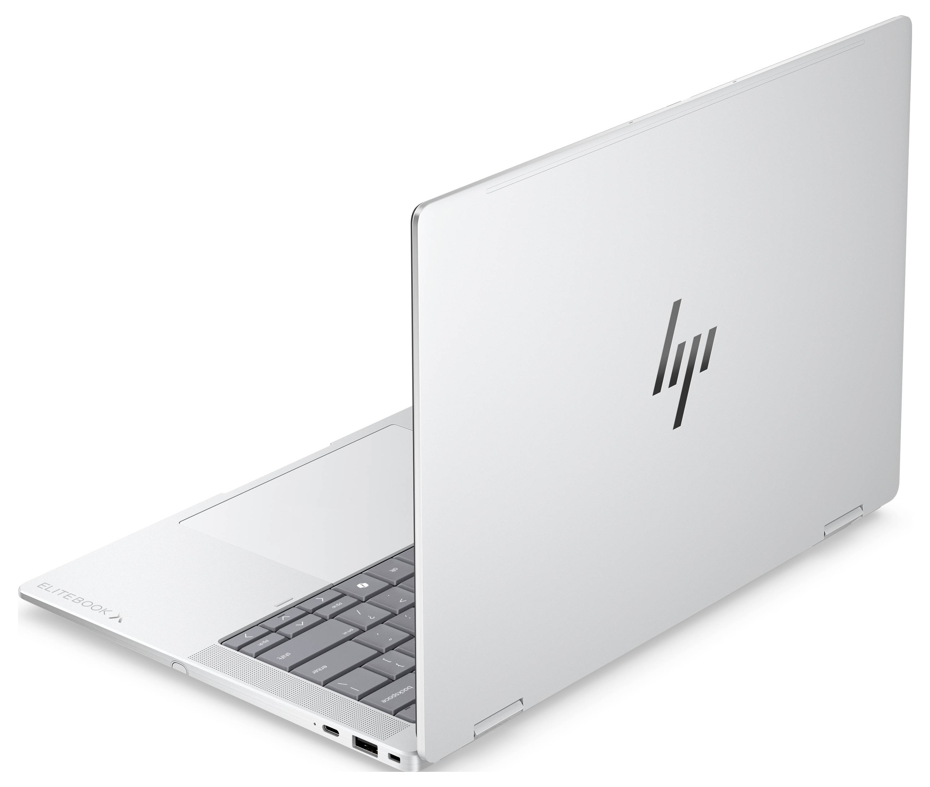 Geschlossener silberner HP-Laptop mit teilweise sichtbarer Tastatur auf weißem Hintergrund.