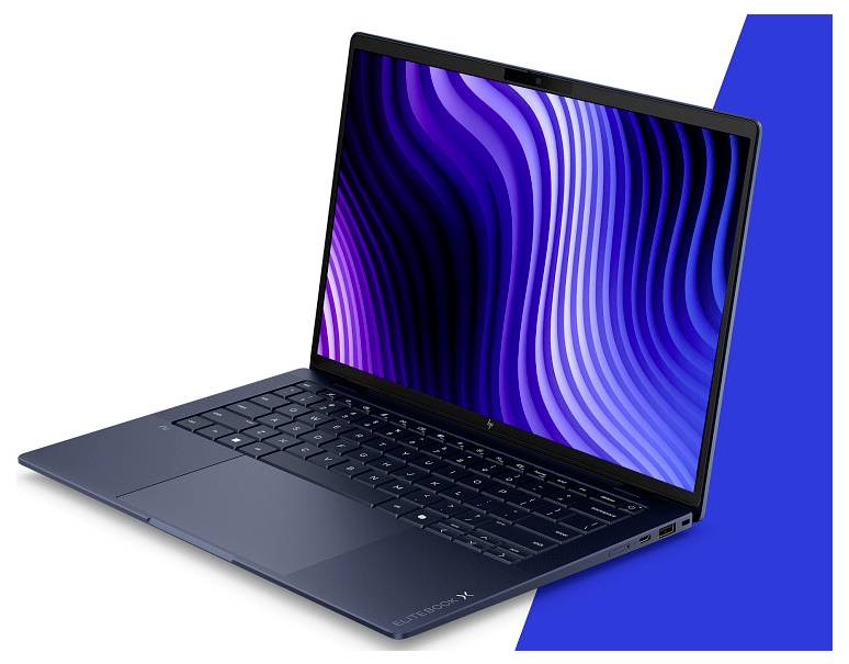 Offenes Laptop in schräger Position auf weißem Hintergrund mit blauem Akzent, zeigt violette und blaue Wellentapete auf dem Bildschirm.