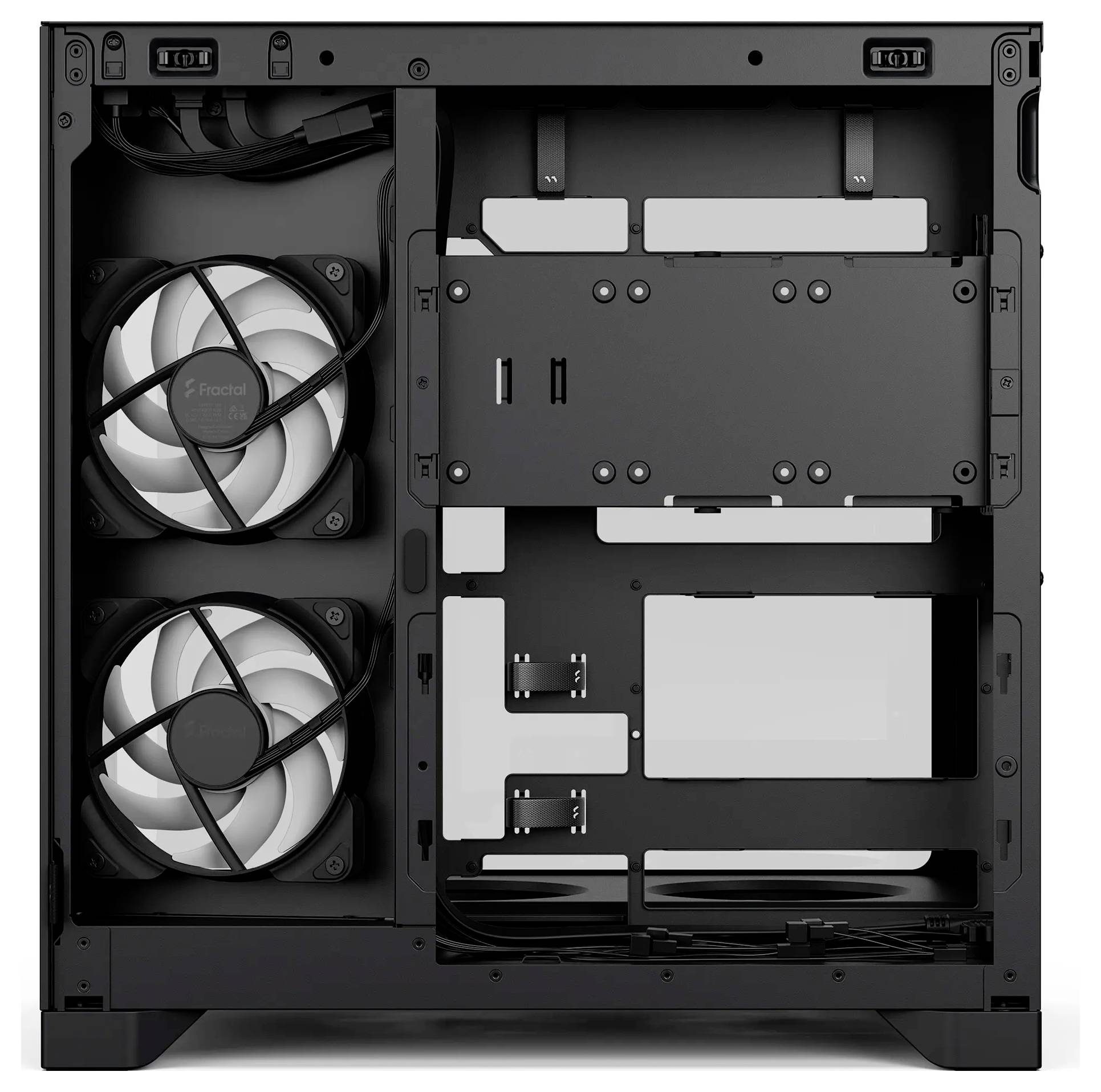 Offenes schwarzes PC-Gehäuse-Inneres mit zwei vorderen Kühlungsgebläsen und einer weitgehend leeren Motherboard-Ablage, die Laufwerkschacht und Kabelführungsbereiche zeigt.