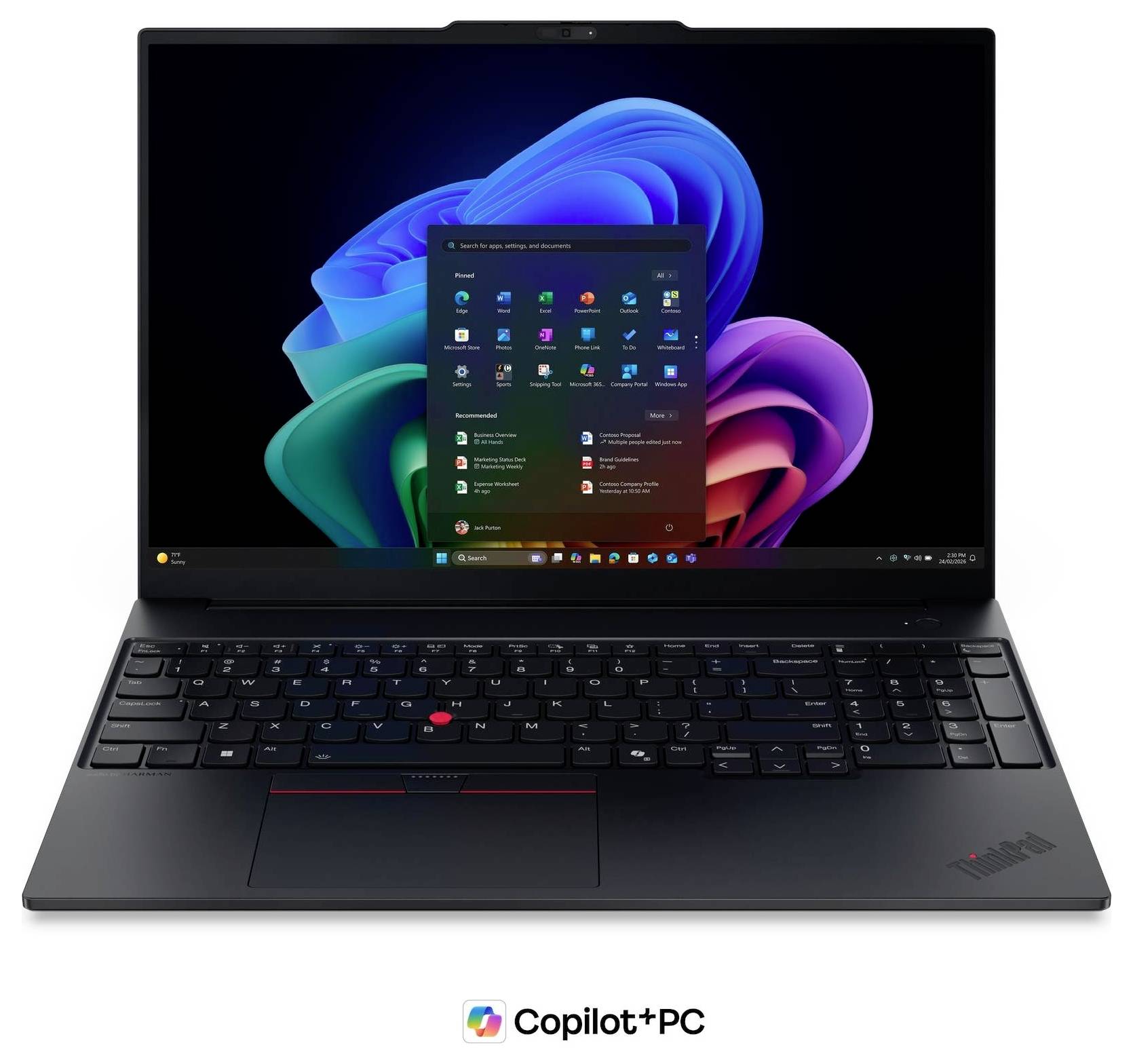 Schwarzer Lenovo-Laptop, der das Windows 11-Startmenü und die Markierung „Copilot+PC