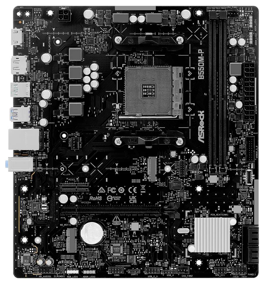 Draufsicht auf ein ASRock B550M-P Motherboard mit AM4-CPU-Sockel, vier RAM-Steckplätzen, PCIe-Steckplätzen und hinteren E/A-Anschlüssen.