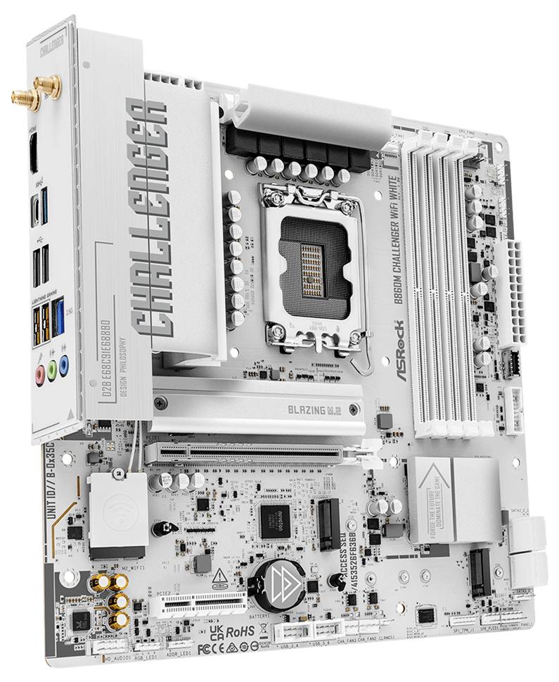 Weiß ASRock Challenger Motherboard mit Intel-CPU-Sockel, RAM-Steckplätze, PCIe-Steckplätze, hintere Ein-/Ausgabeanschlüsse und silberne Kühlkörper.