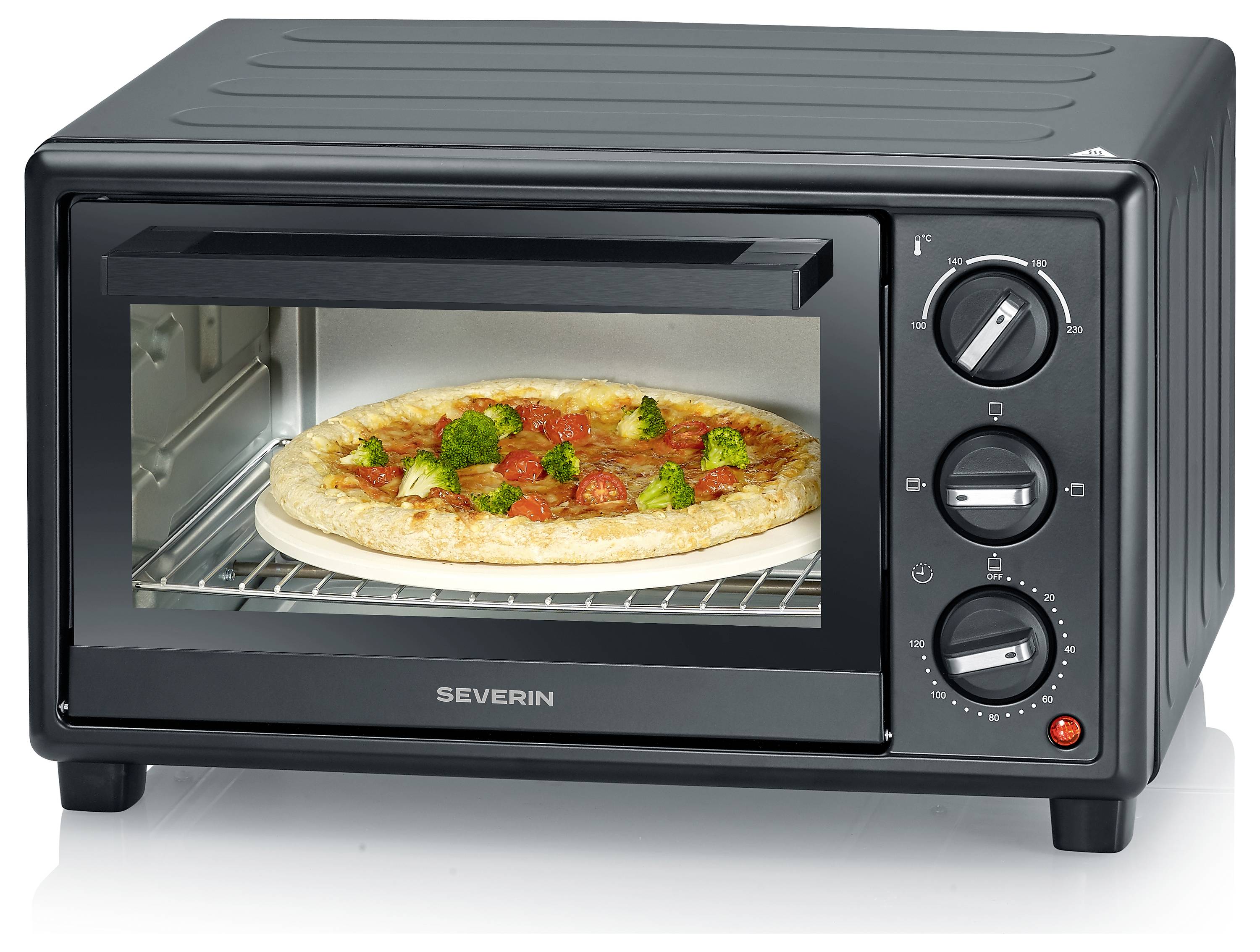 Schwarzer Arbeitsplattenbräter mit Pizzabacken innen auf dem Rost, Glastür vorne und drei Bedienregler auf der rechten Seite.