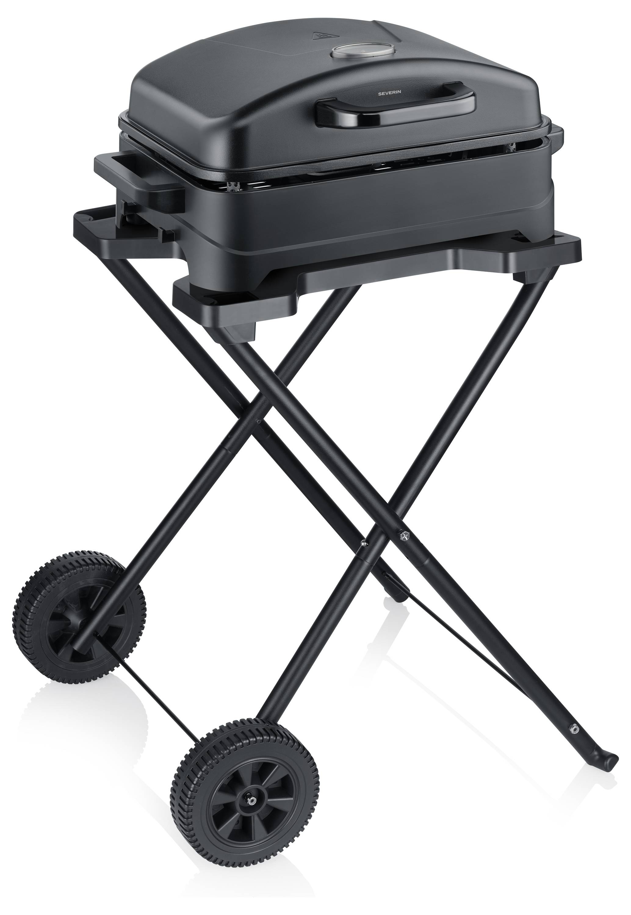Tragbarer schwarzer Holzkohlegrill auf einem klappbaren Ständer mit zwei Rädern, dargestellt in der Seitenansicht auf weißem Hintergrund.