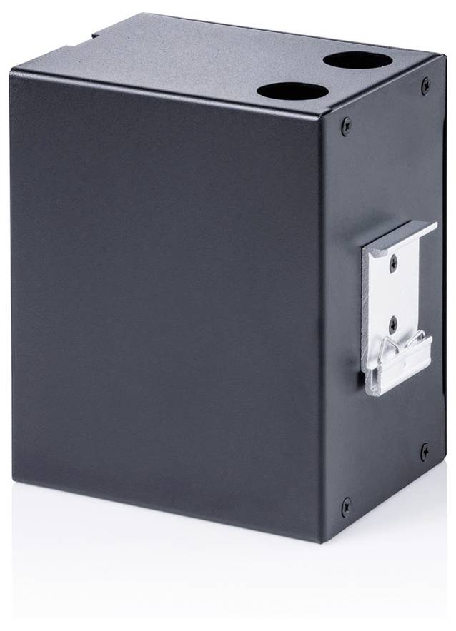 Schwarzer, an der Wand angebrachter Elektroverteilerkasten aus Metall mit zwei oberen Verschlussdöschen und einer seitlichen Befestigungshalterung auf weißem Hintergrund