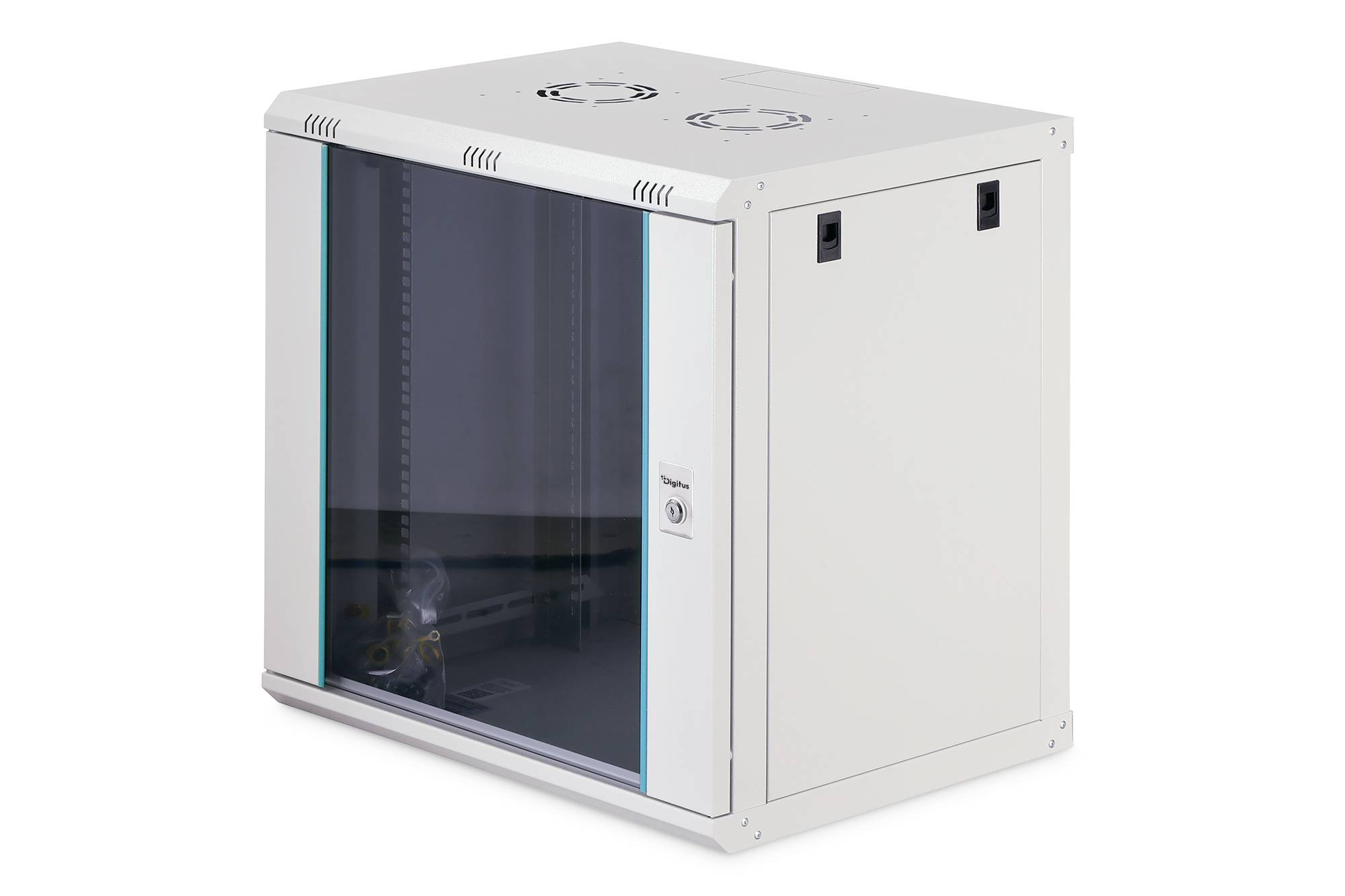 Weißer Server-Rack-Schrank mit getönter Frontklappe aus Glas und Seitenpaneelen, dargestellt in Dreiviertelsicht auf weißem Hintergrund.