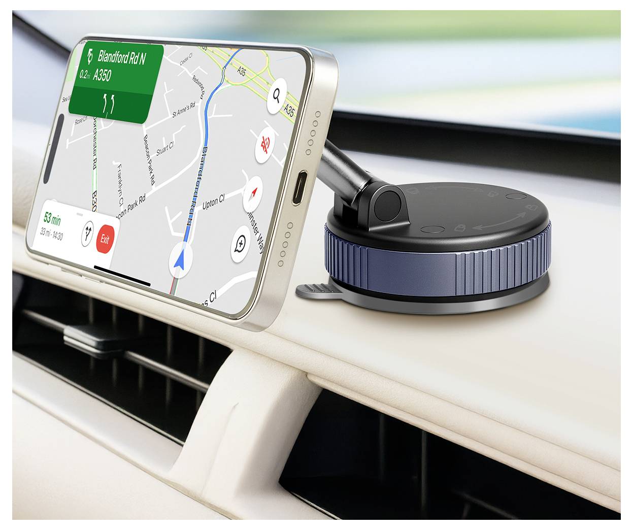 Smartphone mit Schritt-für-Schritt-Navigation wird mit einer kreisförmigen Magnethalterung an der Armaturenbrett eines Autos befestigt.