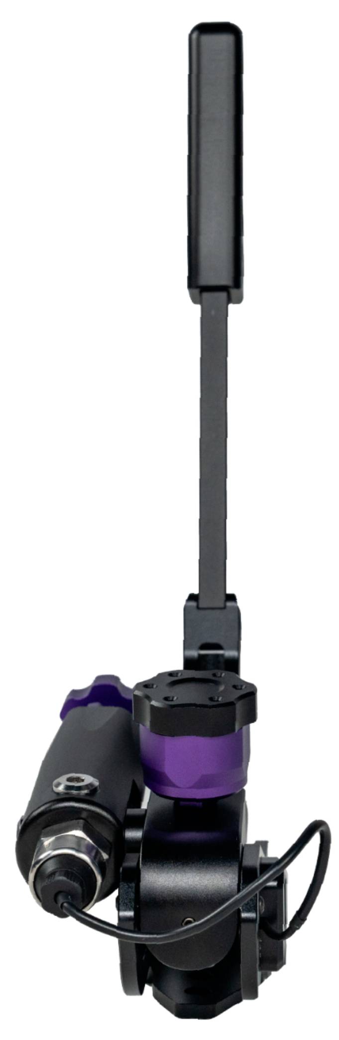 Schwarze und violette Over-Ear-Kopfhörer oder Headset mit kabellos und einer hohen verstellbaren Antenne auf weißem Hintergrund.