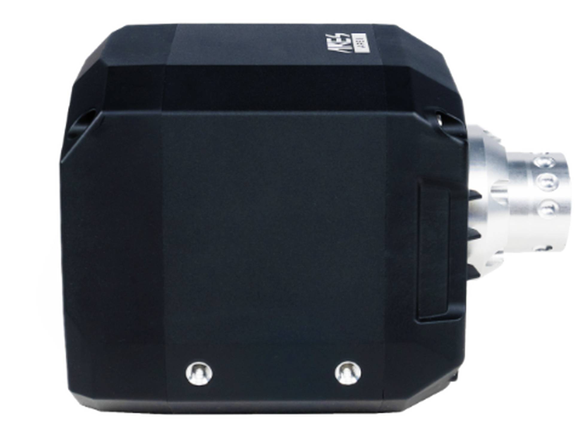 Schwarze Industriekamera oder ein schwarzer Sensor mit silberner zylindrischer Objektivfassung auf der rechten Seite, vor einem einfachen weißen Hintergrund dargestellt.