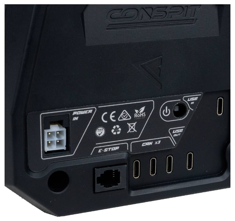 Nahaufnahme einer CONSPIT-Geräteanschlussleiste mit Stromeingang, NOT-AUS und CAN-Anschlüssen, USB-Ein-/Ausgangsanschlüssen und Zertifizierungssymbolen.
